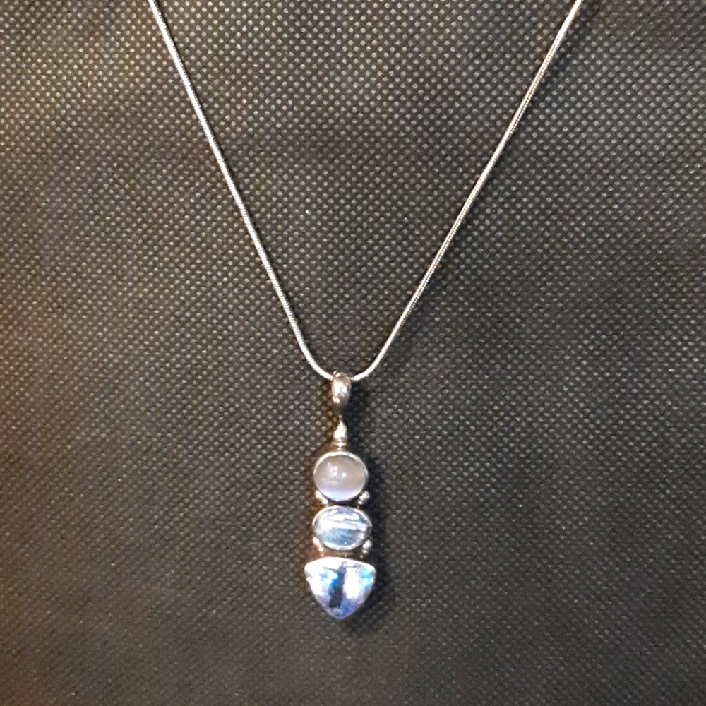 Vtg Sajen Sterling Silver 26" Long Snake Chain with Tapered 3 Stone Pendant